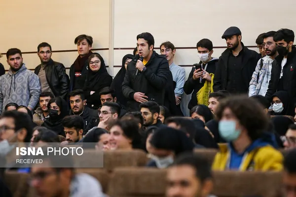جلسه پرسش و پاسخ دانشجویی با حضور استاندار در دانشگاه علوم پزشکی قزوین
