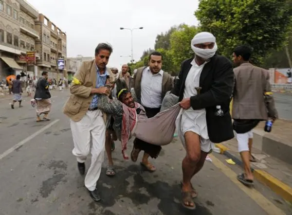 منابع یمنی اعلام کردند، در درگیری&zwnj;های دو روز اخیر در شمال یمن میان حوثی&zwnj;ها و ارتش و افراد مسلح قبایل ۴۰ تن کشته شده&zwnj;اند. منابع امنیتی در یمن اعلام کردند، درگیری&zwnj;ها در استان الجوف، در شمال یمن موجب کشته شدن ۱۸ تن از حوثی&zwnj;ها شد و شمار بسیاری در این درگیری&zwnj;ها زخمی شدند. به گزارش منابع امنیتی افراد مسلح قبایل توانستند کنترل چندین پایگاه متعلق به حوثی&zwnj;ها را در شرق صنعا در دست بگیرند./Reuters
