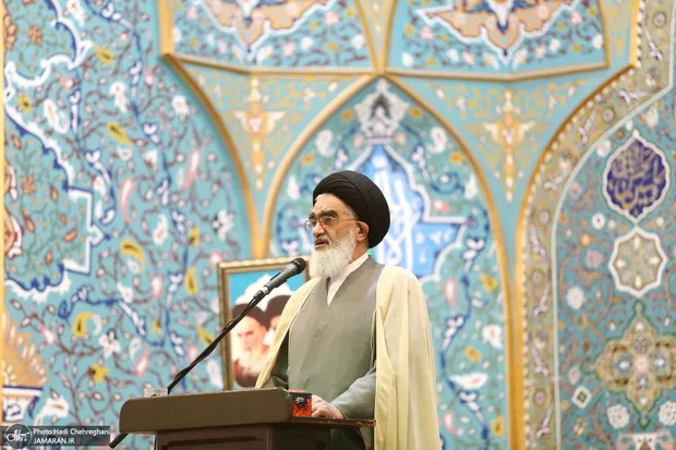 امام جمعه قم: امر به معروف و نهی از منکر برای جذب است نه دفع/ وقتی آمر و ناهی احکام شرعی این کار را نمی‌دانند و از روی غیظ و غضب دیگران را امر و نهی می‌کنند باعث تفرقه جامعه می‌شوند/ امر به معروف و نهی از منکر برای اصلاح جامعه است