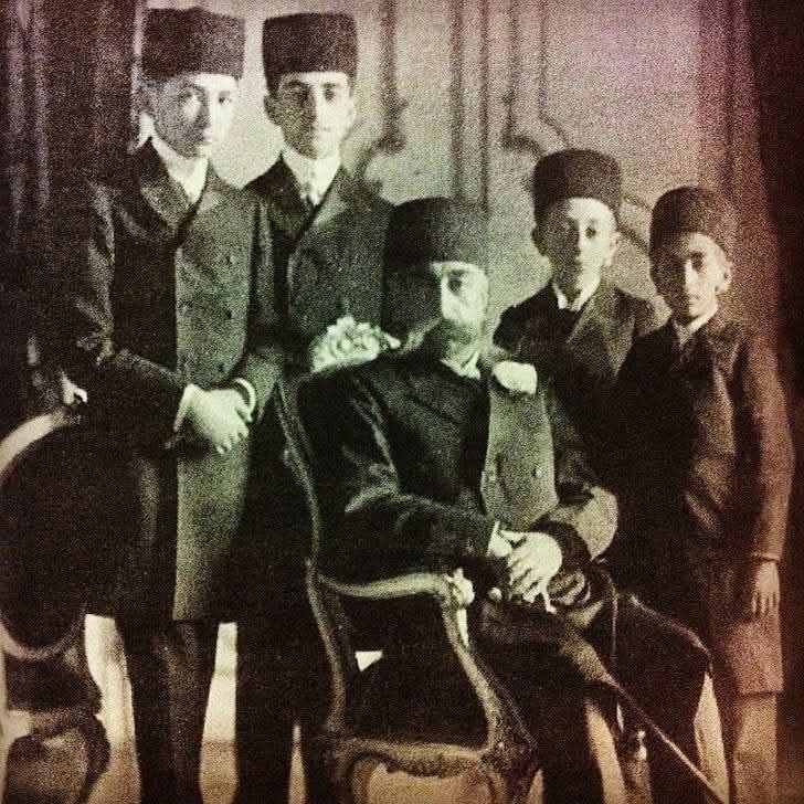 کودک شاهی که تا آخر عمر جدول ضرب را یاد نگرفت، اما تاریخ ایران را تغییر داد
