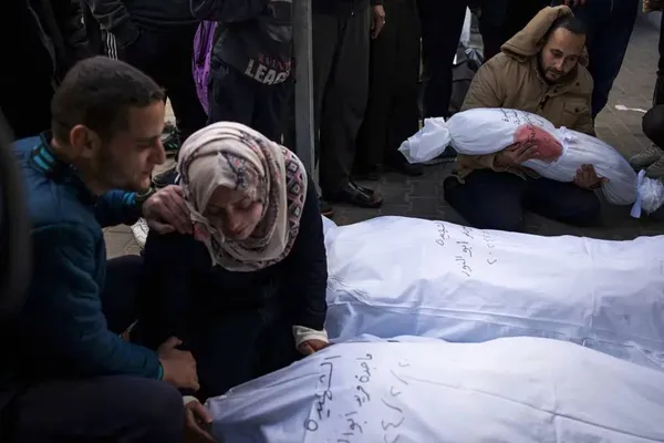 رفح ـ عزاداری فلسطینیان برای بستگانشان در بمباران نوار غزه توسط رژیم صهیونیستی 