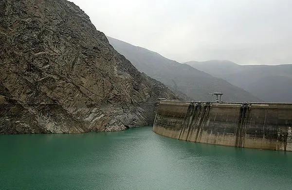 با وجود بارندگی های اخیر همچنان مشکل پایین بودن آب سد امیرکبیر پابرجاست./FNA

