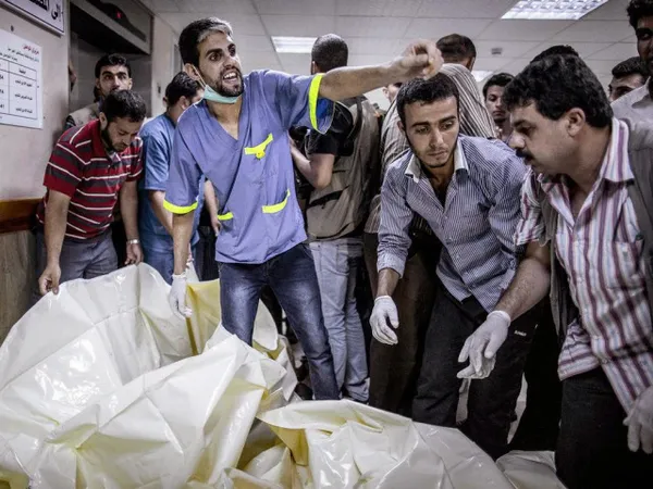 جنگنده&zwnj;های اسرائیل بزرگترین بیمارستان غزه را هدف قرار دادند.جنگنده&zwnj;های اسرائیل بیمارستان الشفا بزرگترین بیمارستان غزه را هدف قرار دادند.خبرگزاری فرانسه عصر دوشنبه در خبری فوری اعلام کرد که در حمله جنگنده&zwnj;های رژیم صهیونیستی به بیمارستان شفاء دست کم ۷ کودک شهید شده&zwnj;اند. پیش از تهاجم جنون آمیز نیز، اسرائیل به بیمارستان&zwnj;های الاقصی و بیت حانون نیز حمله کرده بود و در پی آن شمار زیادی از فلسطینیان شهید و زخمی شدند./TABNAK-AFP-Blog at WordPress