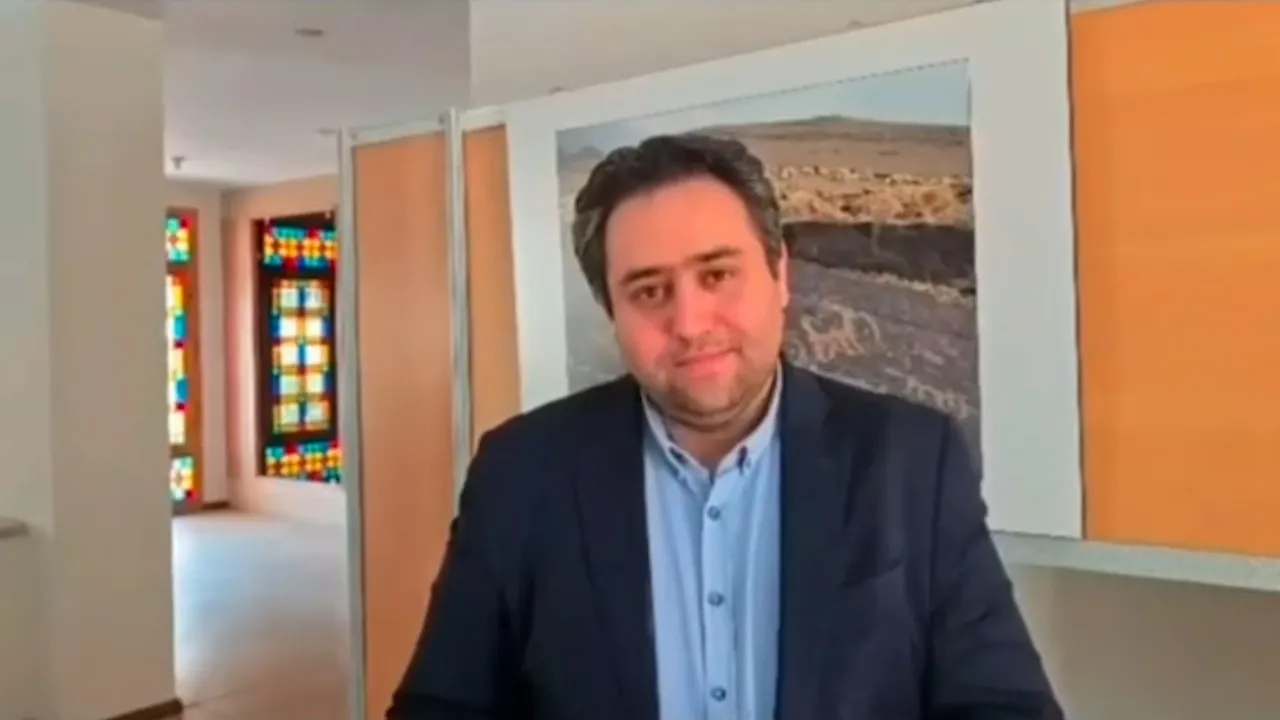 عصبانیت داماد حسن روحانی از تجمع کنندگان را ببینید