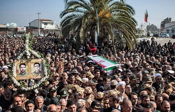 پیکر مرحومه حاجیه خانم فاطمه سیلاخوری، مادر شهیدان احمد و محمد کشوری، از مقابل بیت معظم وی در شهرستان سیمرغ صبح امروز با حضور خیل عظیم و گسترده مردم تشییع شد./TASNIM