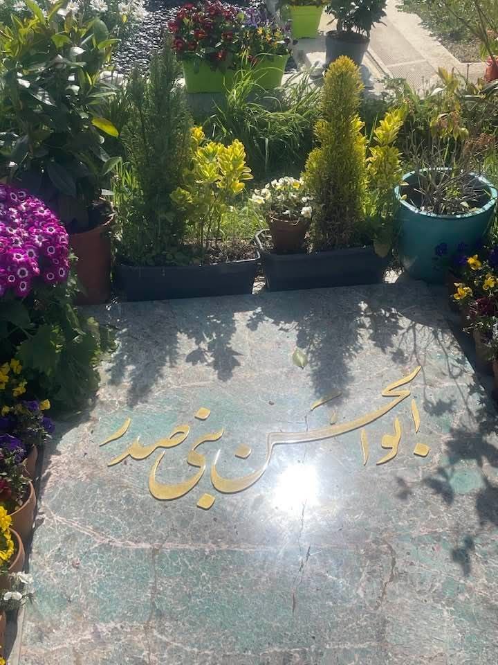 بازخوانی تاریخ/ عجیب‌ترین مأموریت آقای شاعر در دفتر رئیس‌جمهور!