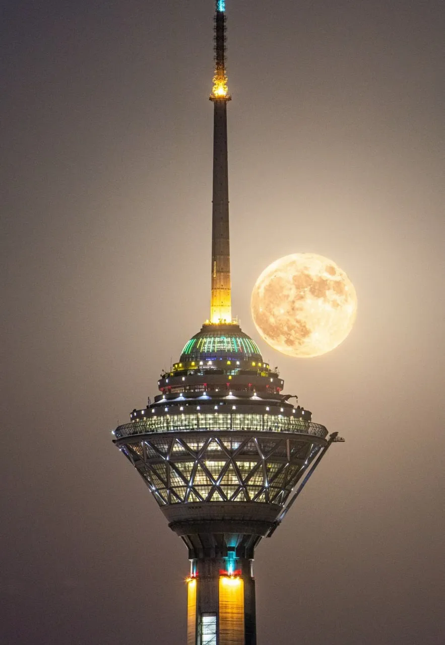 عکس: تصویری زیبا از ماه کامل امشب