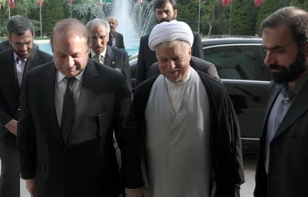 محمد نواز شریف نخست وزیر پاکستان روز یکشنبه با آیت الله هاشمی رفسنجانی رییس مجمع تشخیص مصلحت نظام دیدار و گفت و گو کرد/IRNA

