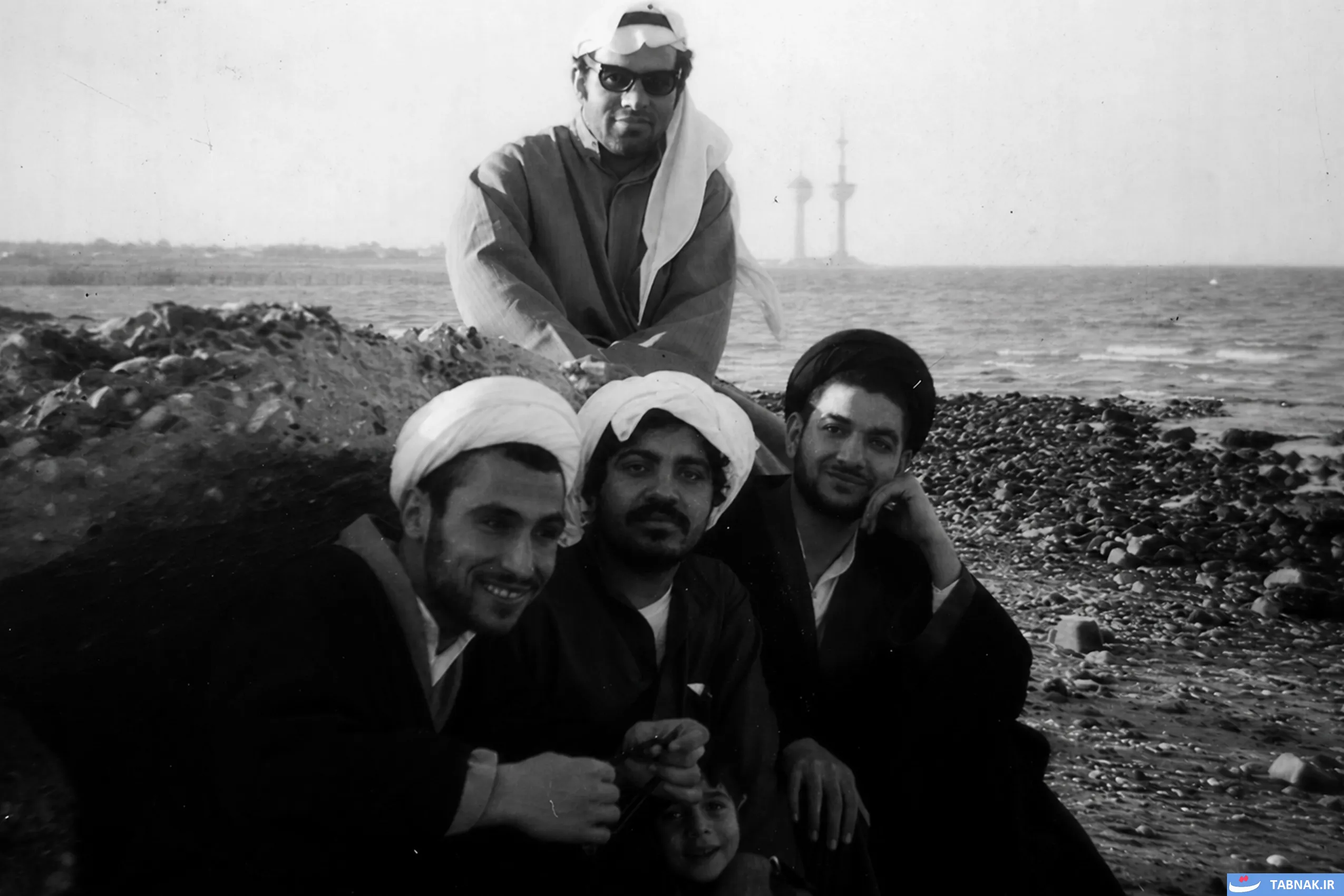 عکس: پنجره‌ای به گذشته؛ حاج‌آقا مصطفی خمینی در مشایهٔ اربعین