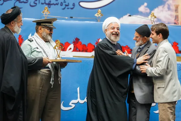 در حاشیه کنگره&zwnj;ی تجلیل از خانواده شهدای فتح خرمشهر با حضور رییس جمهور/ISNA
