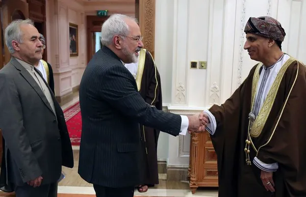 محمد جواد ظریف، وزیر امور خارجه ایران که در مسقط به سر می برد، عصر سه شنبه با فهد بن محمود معاون نخست وزیر عمان دیدار کرد./IRNA
