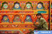 عکس: سنتی که جاده‌ها را رنگین می‌کند