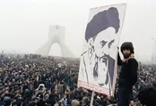 تحریم کالا توسط مردم در دوره پهلوی / وقتی کار از دست شاه در رفته بود / وقتی اسلحه به دست مردم افتاد / تهران در کنترل انقلابیون / فیلم کامل بازگشت امام خمینی به ایران