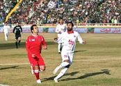 دیدار تیم‌های فوتبال پدیده مشهد و پرسپولیس