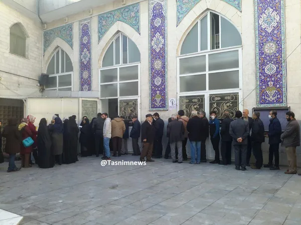 صفوف رای در مسجد امام صادق (ع) ستارخان