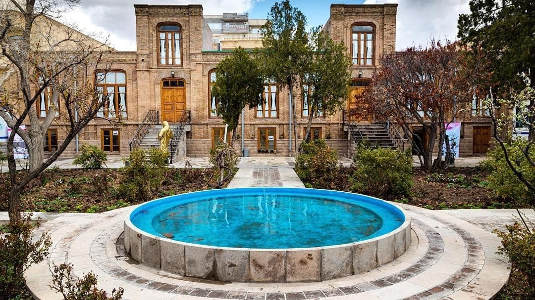 خانههایی که صاحبخانههایشان را فراموش نکردهاند/ روایتی از زندگی در پشت دیوار خانههای مشاهیر ادبی ایران خانههایی که صاحبخانههایشان را فراموش نکردهاند/ روایتی از زندگی در پشت دیوار خانههای مشاهیر ادبی ایران