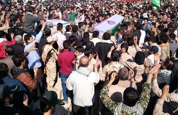پیکرهای پاک و مطهر ۵۸ شهید تازه تفحص شده روزدوشنبه در آیینی با حضور جمعی از فرماندهان نظامی و انتظامی در مرز شلمچه وارد خاک میهن اسلامی شدند./IRNA
