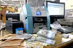 قیمت دلار امروز چهارشنبه ۸ مهرماه/ تصمیم مهم بانک مرکزی؛ آغاز فروش یک میلیارد دلار از امروز