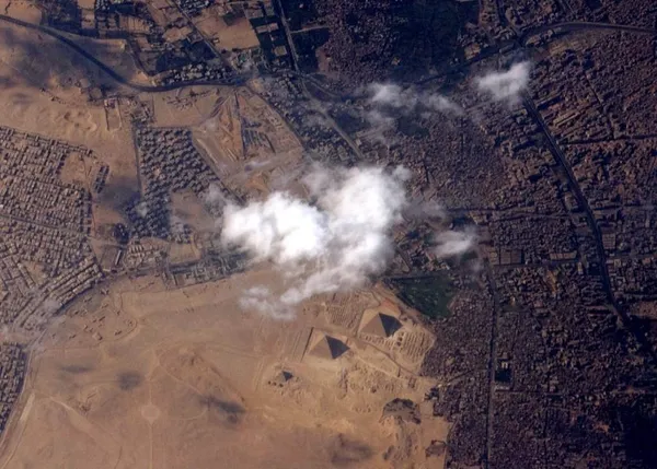 تصویر دیدنی اهرام بزرگ مصر از فضا/REID WISEMAN / NASA VIA TWITTER
