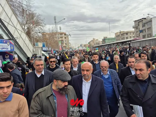 حضور وزیر کار در راهپیمایی سراسری ۲۲ بهمن
