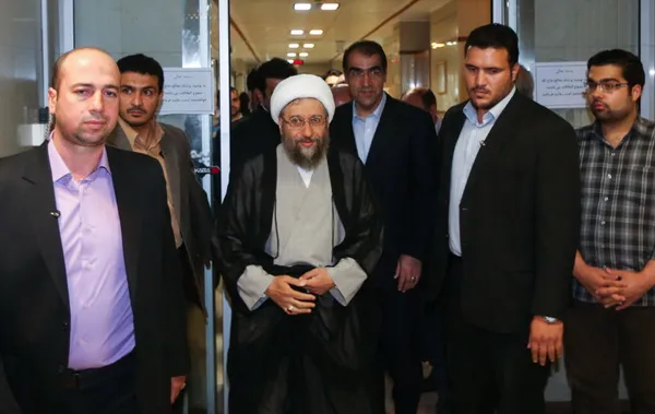 عیادت شخصیت&zwnj;ها از آیت الله مهدوی کنی همچنان در روز و عصر جمعه ادامه داشت./ISNA
