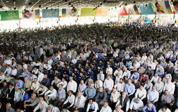 آیین عبادی سیاسی نماز جمعه این هفته تهران، به امامت حجت الاسلام کاظم صدیقی امام جمعه موقت تهران، با حضور انبوه نمازگزاران در محل دانشگاه تهران برگزار شد/IRNA
