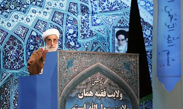 آیت&zwnj;الله جنتی در بخش آخر خطبه&zwnj;های نماز جمعه هفته دوم بهمن در تهران، با اشاره به درگذشت پادشاه عربستان، وی را قارون سعودی خواند و اظهار داشت: ملک عبدالله دشمنی&zwnj;های بسیاری با شیعه کرد و تکفیری&zwnj;ها را به راه انداخته و از آن&zwnj;ها حمایت کرد. او هم&zwnj;اکنون به سزای اعمالش خواهد رسید و در این میان، باید مرگ او را به اسرائیلی&zwnj;ها و آمریکا و کسانی که در داخل از سر سفره وی تغذیه می&zwnj;کردند تسلیت و به مؤمنان و مسلمین تبریک گفت. /IRNA