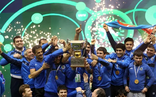 تیم ملی کشتی فرنگی جمهوری آذربایجان در دیدار نهایی جام جهانی کشتی فرنگی ۲۰۱۵ تهران، موفق شد به پیروزی چهار بر چهار (امتیاز فنی مثبت بیشتر ۱۸ بر ۱۷) مقابل تیم روسیه برسد و به عنوان قهرمانی دست یابد./IRNA
