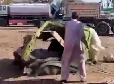 صافکاری خودروی له شده به سبک پاکستانی