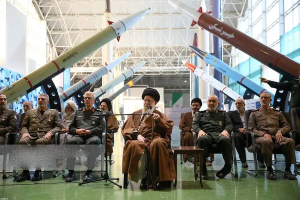 بازدید فرمانده کل قوا از نمایشگاه دستاوردهای نیروی هوافضای سپاه پاسداران