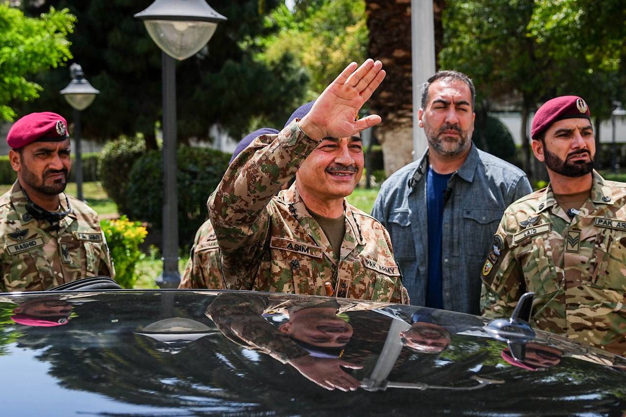 پاسخ محکم ایران به تهدیدات آمریکا از طریق عاصم منیر / با خروج مواد غنی‌شده از کشور موافقت نمی‌کنیم