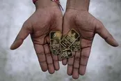 یک هندی اتاق عمل را به معدن طلا تبدیل کرد!