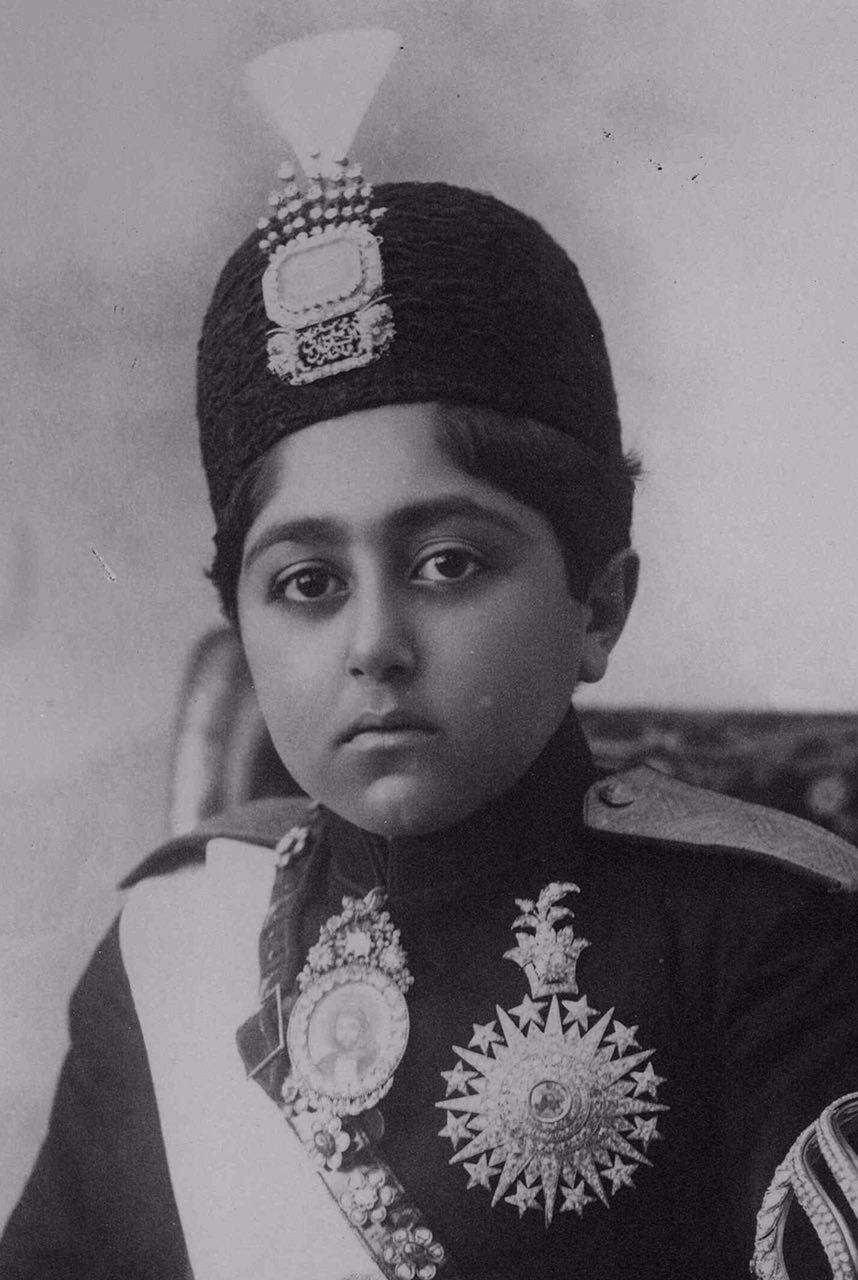 بازخوانی تاریخ/ زندگی و زمانه آخرین ملکه قاجار بازخوانی تاریخ/ زندگی و زمانه آخرین ملکه قاجار