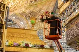 عکس: گل‌آرایی ضریح مطهر سیدالشهدا (ع) در سالروز میلاد حضرت زینب (س)