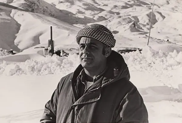 العيزر زفرير افسر ارشد موساد در حاج عران کردستان عراق، زمستان 5-1974
