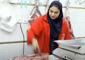 قصاب زن ایرانی که با کسی شوخی ندارد