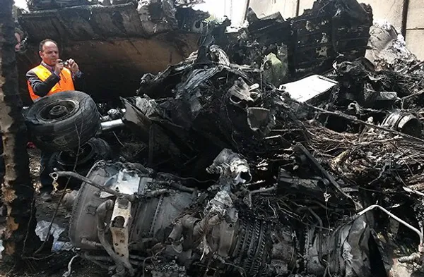 محل سقوط هواپیما در ساعات آغازین توسط نیروهای امنیتی و امدادی مسدود و انتقال مجروحان به بیمارستان سریعاً آغاز شد./FARS