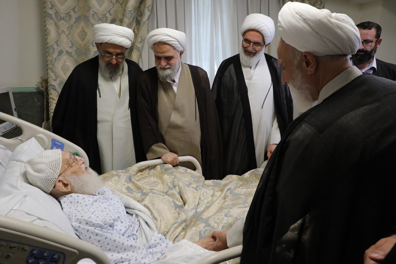 عیادت نمایندگان رهبر انقلاب از آیت‌الله نوری‌همدانی
