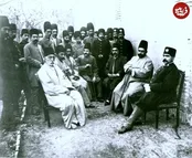 عکس دسته‌جمعی درباریان در خانۀ «مخبرالدوله»
