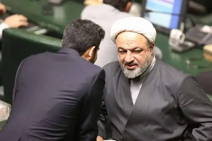رسایی باید از مجلس برود؟