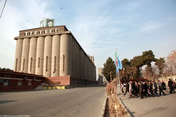 مسجد جامعی به سیلوی تهران رفت و از بخش&zwnj;های مختلف این مکان تاریخی نیز دیدن کرد. سیلوی تهران در سال ۱۳۱۸ به دست افتتاح شده است و اولین و قدیمی&zwnj;ترین کارخانه سیلو در ایران محسوب می&zwnj;شود که با ظرفیت ۶۴ هزار تن، همچنان مشغول به فعالیت است و مصارف تهران و کرج را تامین می&zwnj;کند.
