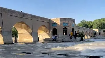زاینده‌رود زیبا به اصفهان بازگشت