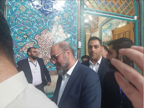  حسین دهقان رئیس بنیاد مستضعفان:  میزان مشارکت و میزان رای که مردم می دهند نقش تعیین کننده دارد.  این حضور نشانگر وحدت، انسجام و مطالبه جمعی جامعه است. این حضور مردم دست مایه قوی است برای فردی که انتخاب می شود.