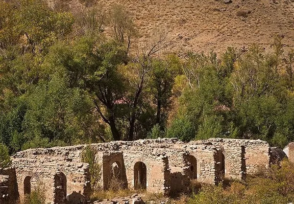 کاخ شهرستانک/ باز هم عدم توانایی سازمان میراث فرهنگی برای مرمت بنا -کاخ در سال ۱۸۷۸ میلادی به فرمان ناصرالدین شاه، و توسط معماری به نام آقامحمدابراهیم خان برای اقامت ییلاقی پادشاهان قاجار بنا شده است. این کاخ اکنون به مخروبه&zwnj;ای تبدیل شده که محل حضور ارازل است. مرمت و حفظ آثار تاریخی و ملی از وظایف سازمان میراث بود./TASNIM
