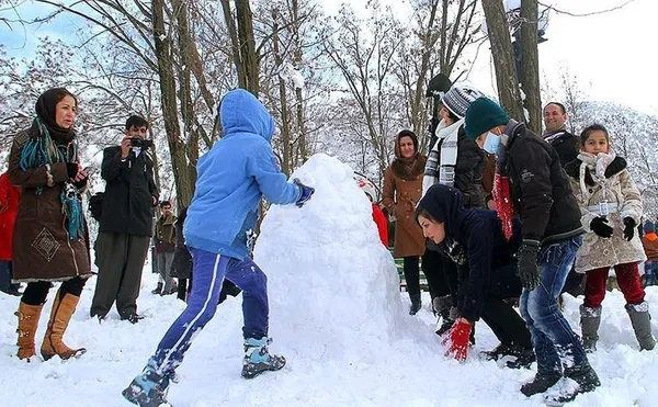 جشنواره آدم برفی مریوان - کردستان./TASNIM
