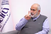 حسام الدین آشنا: مذاکره غیرمستقیم یعنی جنگ