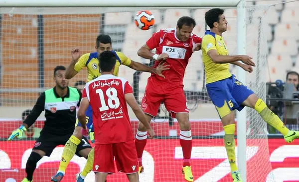 دیدار تیم&zwnj;های پرسپولیس و نفت تهران در فصل جدید رقابت&zwnj;های فوتبال باشگاه&zwnj;های بر&zwnj;تر ایران به تساوی انجامید. /IRNA