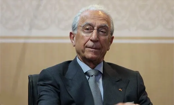 آکادمی جهانی جراحان مغز و اعصاب جهان، جایزه سال ۲۰۱۴ این آکادمی با نامGolden Neuron Award را به چهره ماندگار پزشکی ایران و جهان، پرفسور مجید سمیعی اعطا کرد. آکادمی جهانی جراحان مغز و اعصاب جهان، پروفسور مجید سمیعی، چهره ماندگار پزشکی ایران و جهان را بر&zwnj;ترین دانشمند و جراح مغز و اعصاب جهان و برنده جایزه این آکادمی در سال ۲۰۱۴ انتخاب کرد. این جایزه طی یک مراسم رسمی امروز یازدهم اکتبر سال ۲۰۱۴ میلادی&zwnj; در شهر وین و با حضور مقامات رسمی کشور اتریش و اساتید طراز اول جهان در رشته جراحی مغز و اعصاب به پروفسور مجید سمیعی اعطا شد./TABNAK
