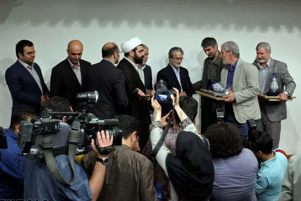در آستانه سالروز فتح خرمشهر مراسم تجلیل از مجید انتظامی ، غلامعلی کویتی پور و خانواده شهید جهان آرا و مرحوم رسول ملاقلی پور عصر جمعه در موزه هنرهای دینی امام علی (ع) با عنوان قاب حماسه برگزارشد/IRNA
