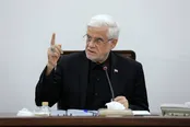 انتقاد شدید عارف از امنیت سایبری برخی بانک‌ها